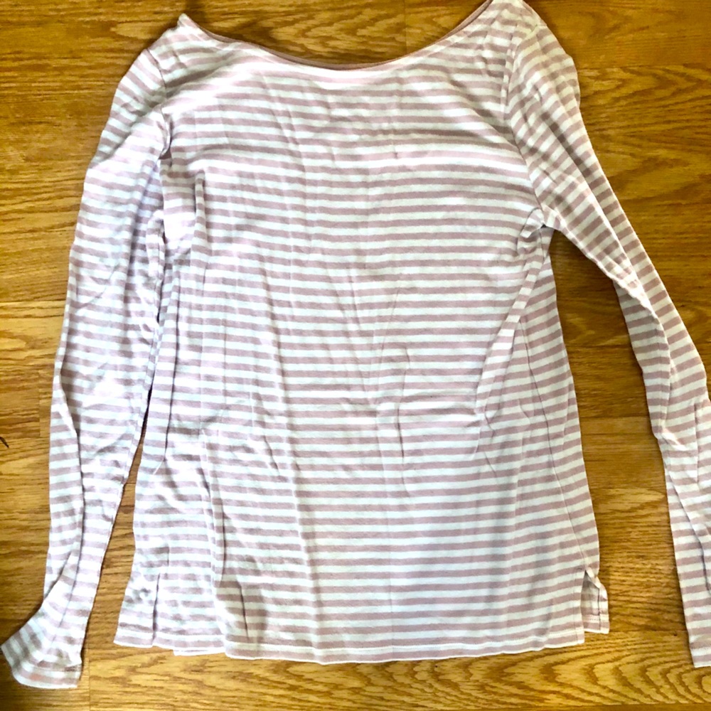 Gap long sleeve fitted T-shirt.
